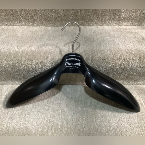 Shoulder saver ventilator Other - Shoulder saver, ventilator, drying, and storage hanger for motorcycle suits etc.